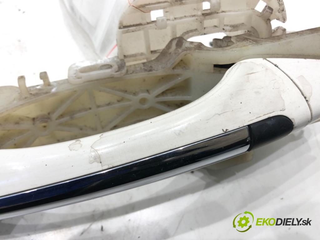HYUNDAI i40 I Kombi Van (VF) 2011 - 2022    1.7 CRDI 85 kW [116 KM] olej napędowy 2015 - 2022  Kľučka vonkajšia ľavy predný