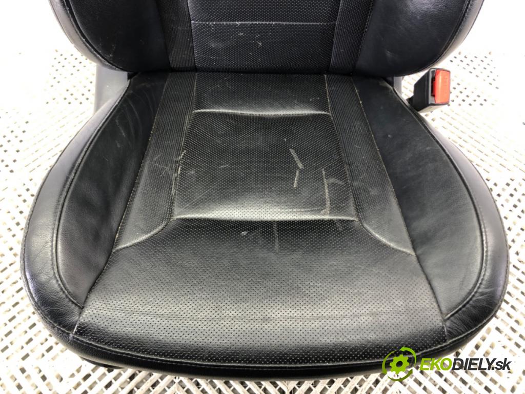HYUNDAI i40 I Kombi Van (VF) 2011 - 2022    1.7 CRDI 85 kW [116 KM] olej napędowy 2015 - 2022  Sedadlo pravy predný