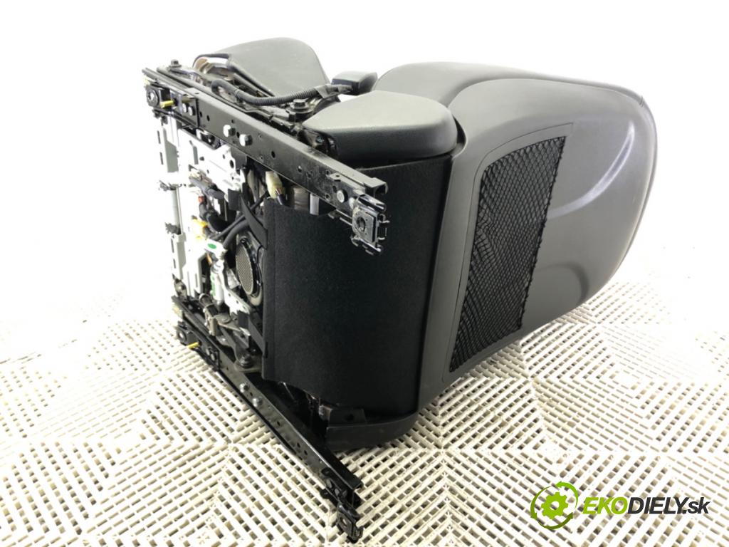 HYUNDAI i40 I Kombi Van (VF) 2011 - 2022    1.7 CRDI 85 kW [116 KM] olej napędowy 2015 - 2022  Sedadlo pravy predný