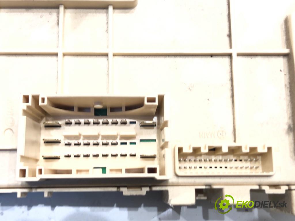 HYUNDAI i40 I Kombi Van (VF) 2011 - 2022    1.7 CRDI 85 kW [116 KM] olej napędowy 2015 - 2022  skříňka poistková 91950-3Z010 (Pojistkové skříňky)