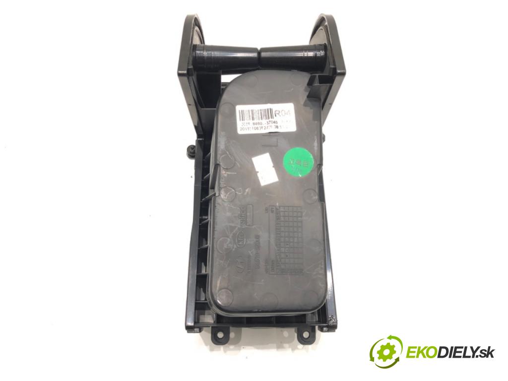 HYUNDAI i40 I Kombi Van (VF) 2011 - 2022    1.7 CRDI 85 kW [116 KM] olej napędowy 2015 - 2022  Priehradka, kastlík TUNEL: 84603-3Z040