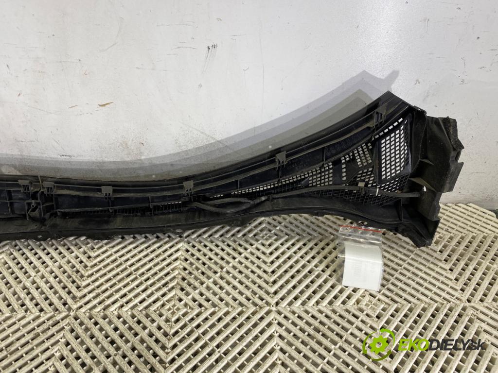 MAZDA 3 (BL) 2008 - 2014    1.6 MZR (BL14) 77 kW [105 KM] benzyna 2008 - 2014  Torpédo, plast pod čelné okno BBM4507S1 (Torpéda)