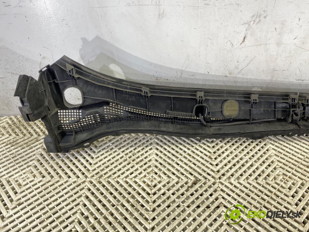 MAZDA 3 (BL) 2008 - 2014    1.6 MZR (BL14) 77 kW [105 KM] benzyna 2008 - 2014  Torpédo, plast pod čelné okno BBM4507S1 (Torpéda)