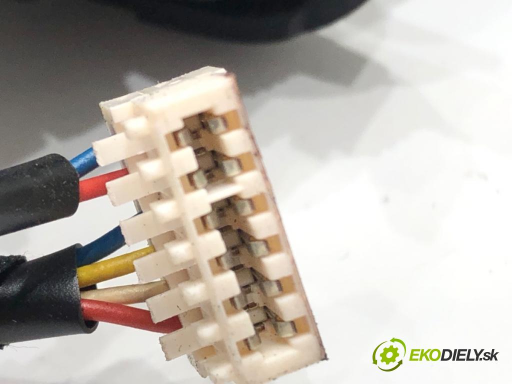 AUDI Q3 (8UB, 8UG) 2011 - 2018    2.0 TDI 130 kW [177 KM] olej napędowy 2011 - 2015  spinačka 1K0905851B (Spínacie skrinky a kľúče)