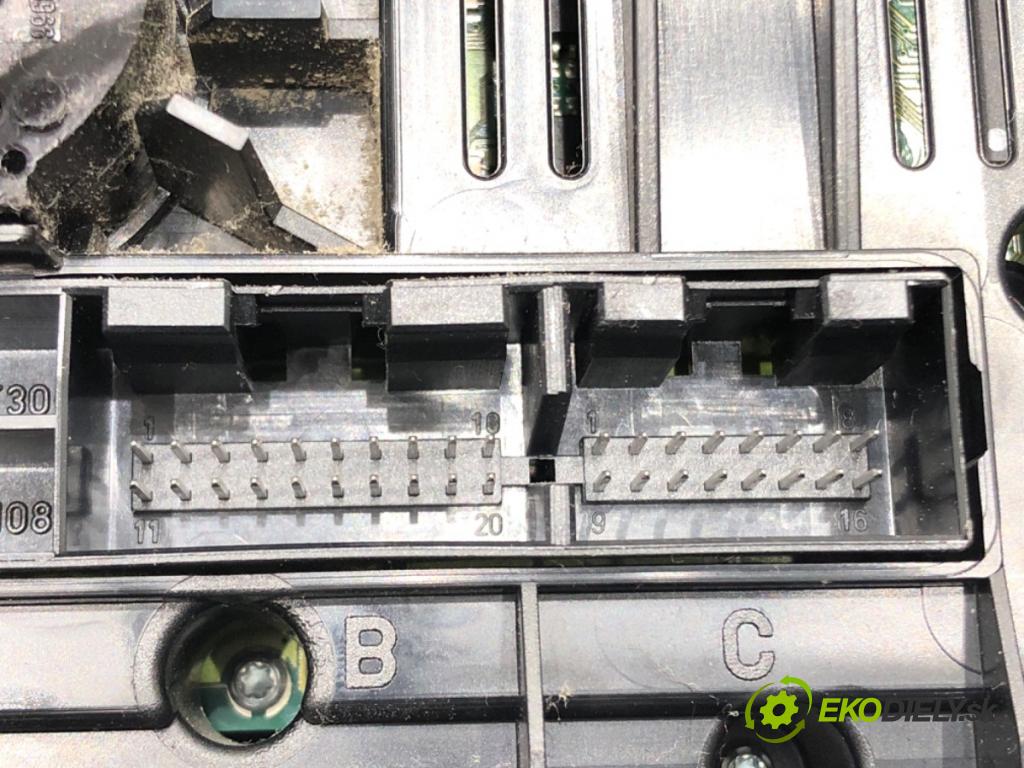 AUDI Q3 (8UB, 8UG) 2011 - 2018    2.0 TDI 130 kW [177 KM] olej napędowy 2011 - 2015  Panel ovládania kúrenia 8U0820043B (Prepínače, spínače, tlačidlá a ovládače kúrenia)