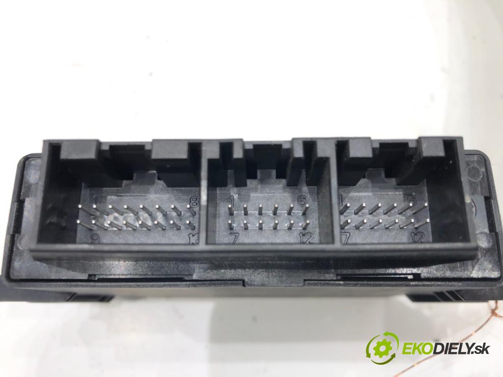 AUDI Q3 (8UB, 8UG) 2011 - 2018    2.0 TDI 130 kW [177 KM] olej napędowy 2011 - 2015  Modul PDC 8X0919475F (Ostatné)