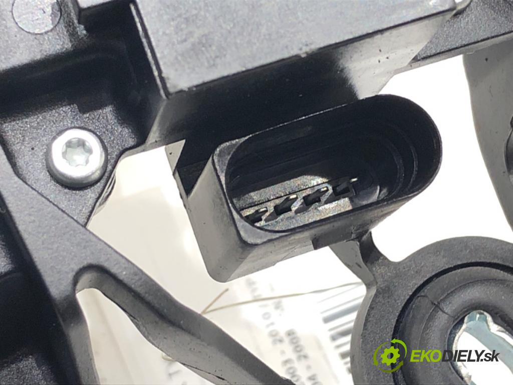 VW GOLF V (1K1) 2003 - 2010    1.9 TDI 66 kW [90 KM] olej napędowy 2004 - 2008  motor stěračů zadní část 1K6955711B