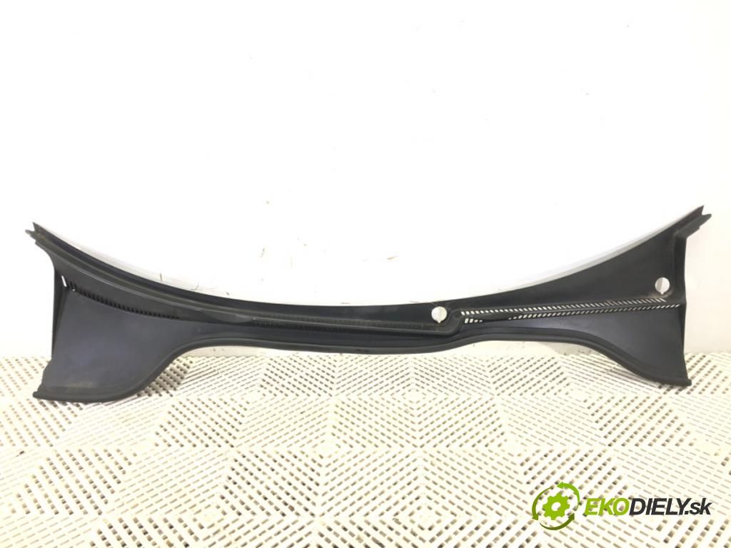 VW GOLF V (1K1) 2003 - 2010    1.9 TDI 66 kW [90 KM] olej napędowy 2004 - 2008  Torpédo, plast pod čelné okno 1K1819415A (Torpéda)