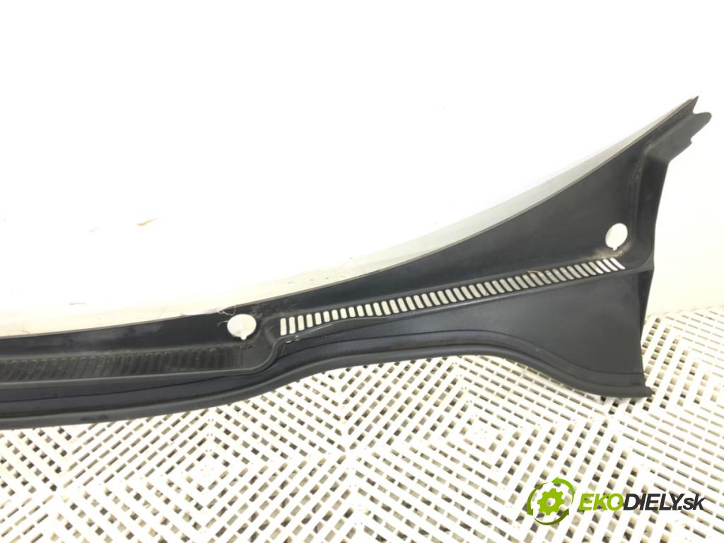 VW GOLF V (1K1) 2003 - 2010    1.9 TDI 66 kW [90 KM] olej napędowy 2004 - 2008  Torpédo, plast pod čelné okno 1K1819415A (Torpéda)