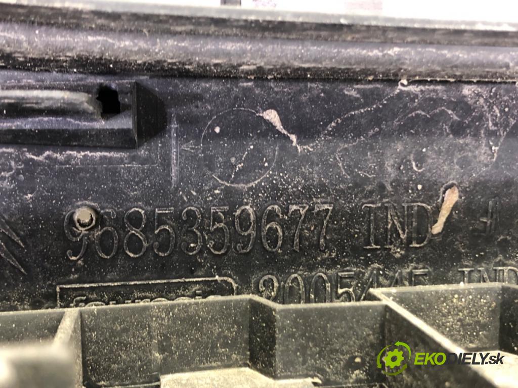 CITROEN C3 II (SC_) 2009 - 2022    1.4 54 kW [73 KM] benzyna 2009 - 2016  mřížka maska 9685359677 (Mřížky (masky) chladičů)