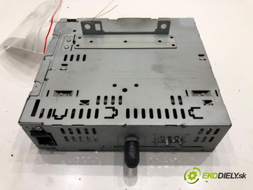 VOLVO V50 (545) 2003 - 2012    2.0 D 100 kW [136 KM] olej napędowy 2004 - 2010  RADIO 30732600 (Audio zariadenia)