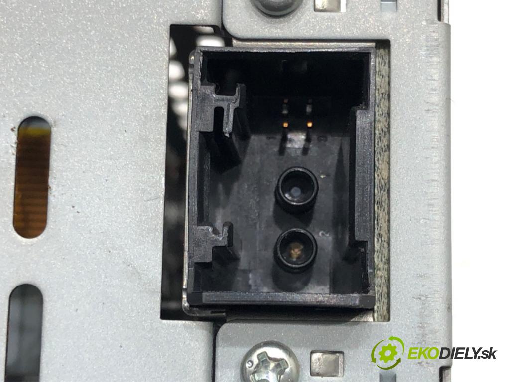 VOLVO V50 (545) 2003 - 2012    2.0 D 100 kW [136 KM] olej napędowy 2004 - 2010  RADIO 30732600 (Audio zariadenia)