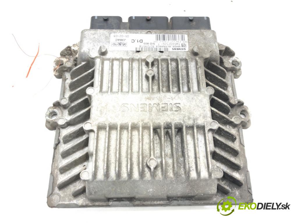 VOLVO V50 (545) 2003 - 2012    2.0 D 100 kW [136 KM] olej napędowy 2004 - 2010  riadiaca jednotka Motor 30729518 (Riadiace jednotky)