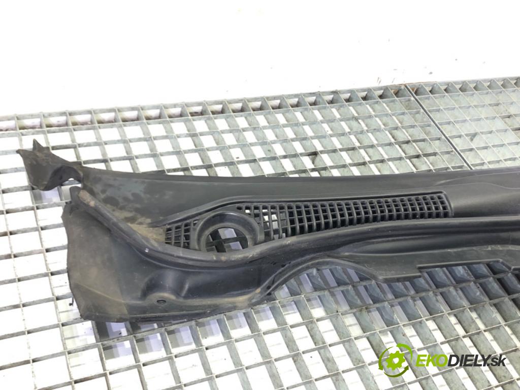 VOLVO V50 (545) 2003 - 2012    2.0 D 100 kW [136 KM] olej napędowy 2004 - 2010  Torpédo, plast pod čelné okno 30716315 (Torpéda)