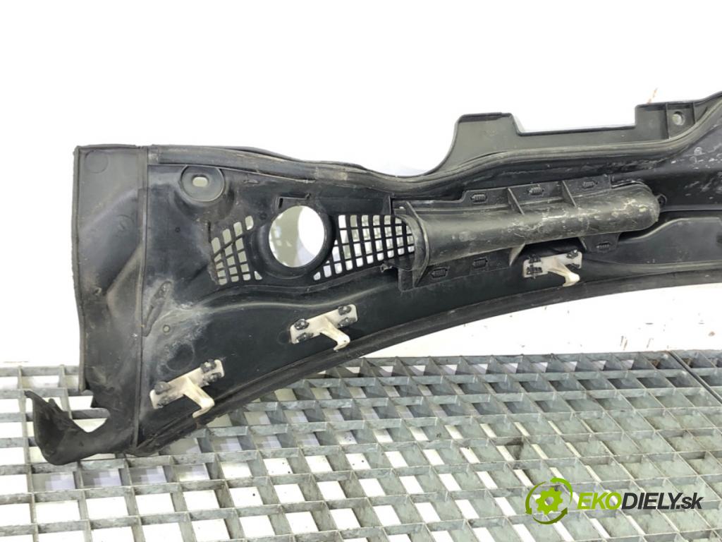 VOLVO V50 (545) 2003 - 2012    2.0 D 100 kW [136 KM] olej napędowy 2004 - 2010  Torpédo, plast pod čelné okno 30716315 (Torpéda)