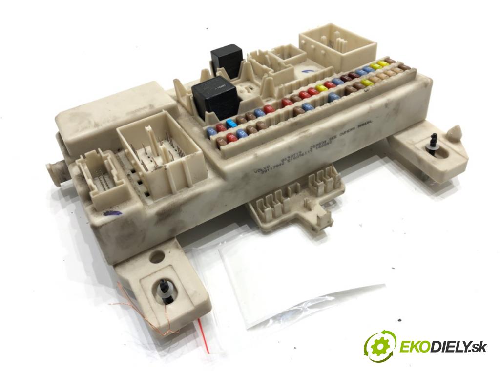 VOLVO V50 (545) 2003 - 2012    2.0 D 100 kW [136 KM] olej napędowy 2004 - 2010  modul BSI 8690719 (Pojistkové skříňky)