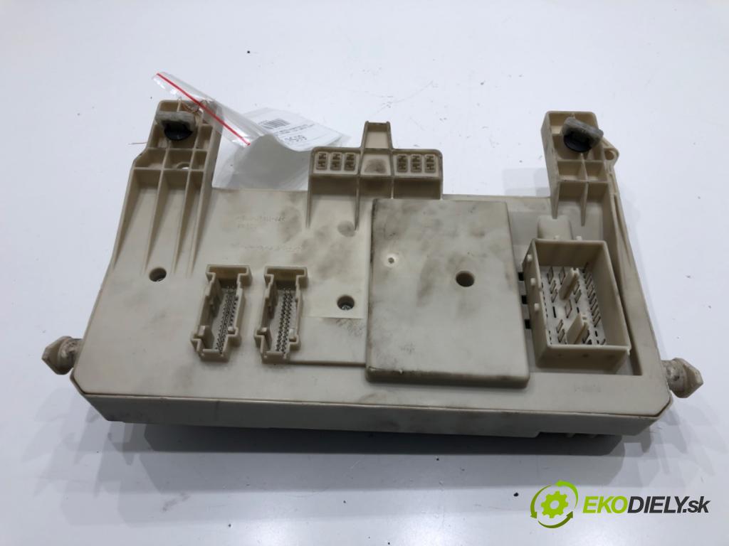 VOLVO V50 (545) 2003 - 2012    2.0 D 100 kW [136 KM] olej napędowy 2004 - 2010  modul BSI 8690719 (Pojistkové skříňky)