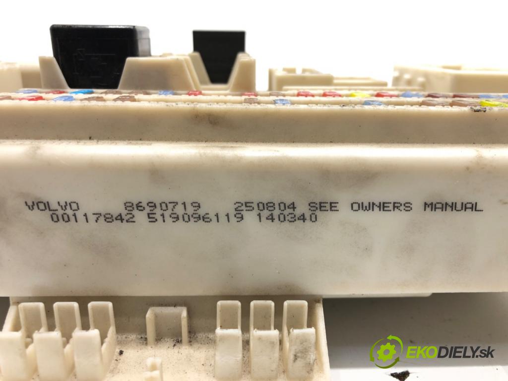 VOLVO V50 (545) 2003 - 2012    2.0 D 100 kW [136 KM] olej napędowy 2004 - 2010  modul BSI 8690719 (Pojistkové skříňky)