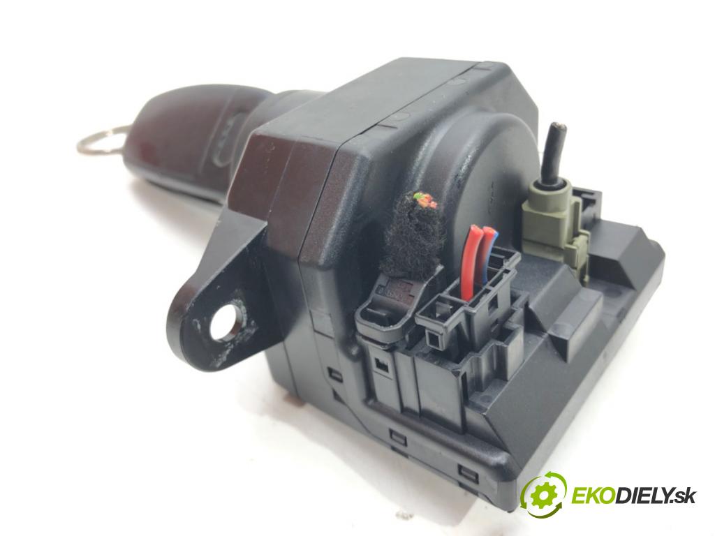 AUDI A6 C6 Avant (4F5) 2004 - 2011    3.0 TDI quattro 165 kW [225 KM] olej napędowy 2005 - 2006  spinačka 4F0909135G (Spínacie skrinky a kľúče)