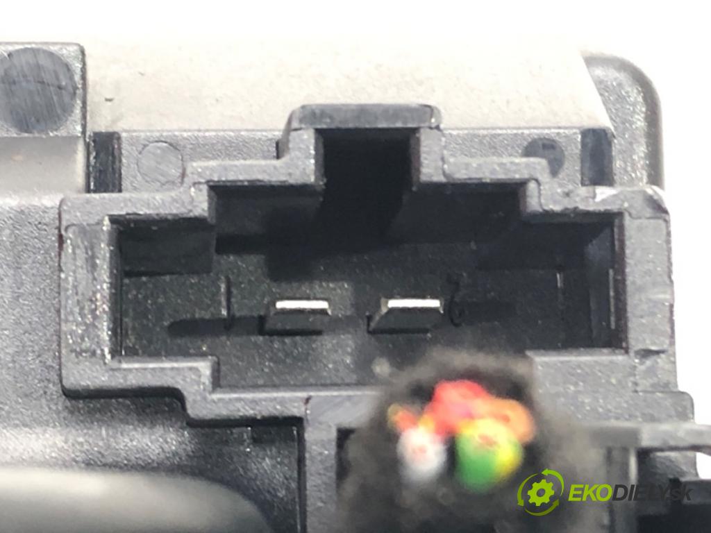 AUDI A6 C6 Avant (4F5) 2004 - 2011    3.0 TDI quattro 165 kW [225 KM] olej napędowy 2005 - 2006  spinačka 4F0909135G (Spínacie skrinky a kľúče)