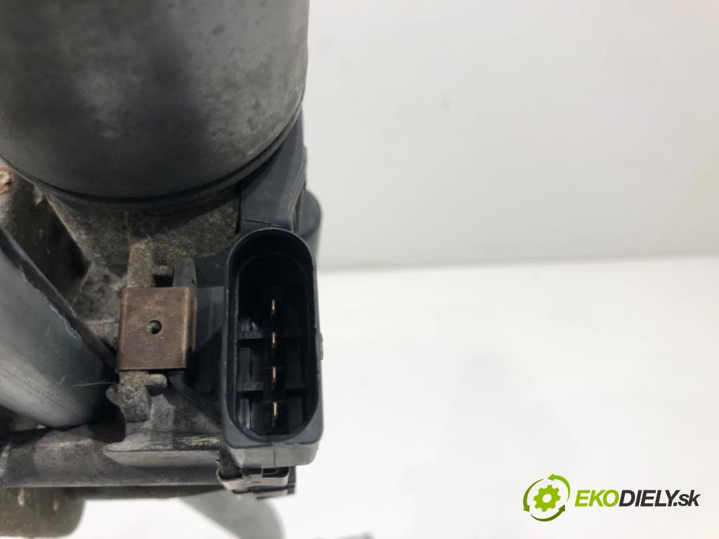 AUDI A6 C6 Avant (4F5) 2004 - 2011    3.0 TDI quattro 165 kW [225 KM] olej napędowy 2005 - 2006  Mechanizmus stieračov predný 4F1955119D (Motorčeky stieračov predné)