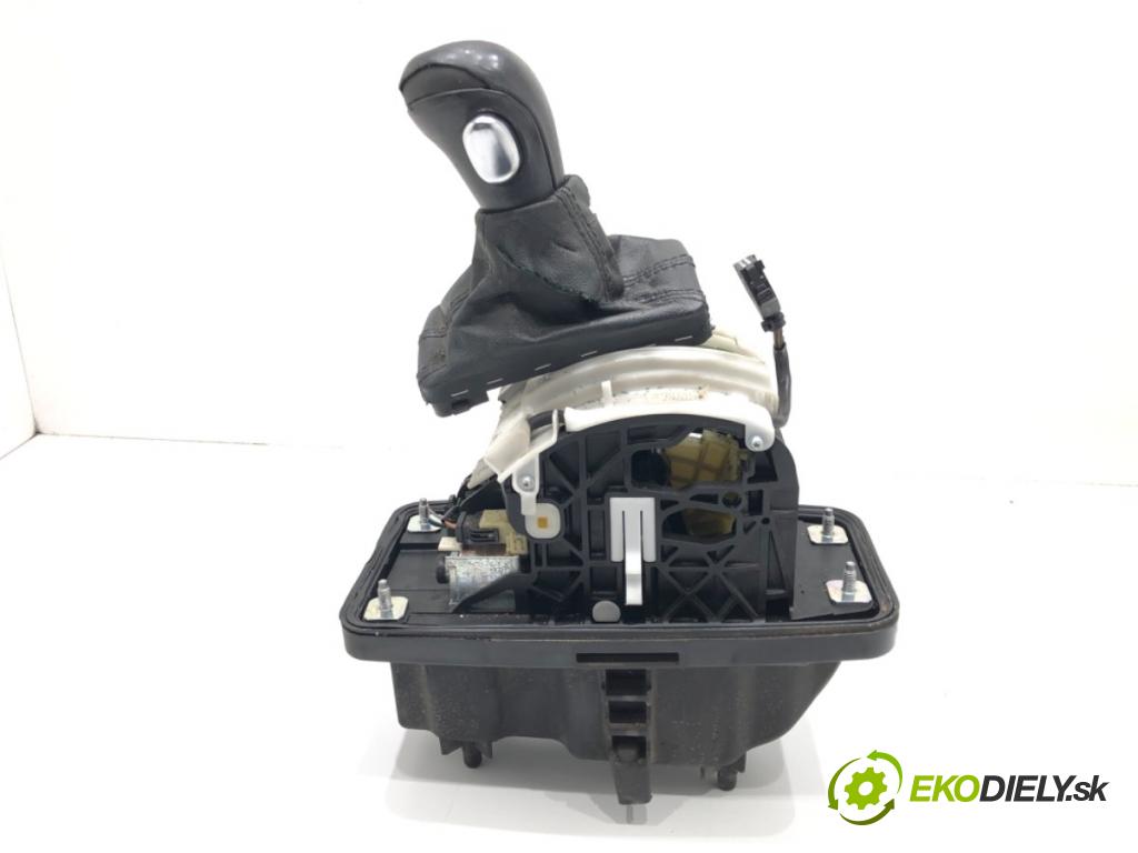 AUDI A6 C6 Avant (4F5) 2004 - 2011    3.0 TDI quattro 165 kW [225 KM] olej napędowy 2005 - 2006  Kulisa 4F1713041P (Rýchlostné páky / kulisy)