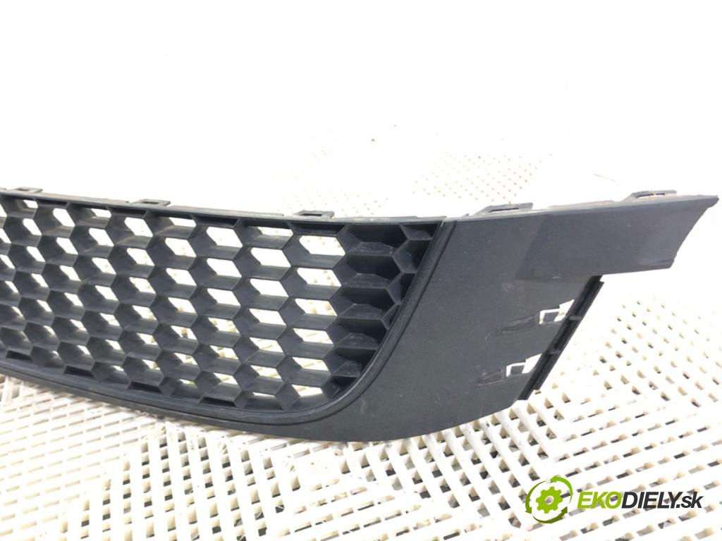 VW SCIROCCO III (137, 138) 2008 - 2017    2.0 TDI 125 kW [170 KM] olej napędowy 2009 - 2017  mří nárazníka přední část 1K8853677 (Mřížky (masky) chladičů)