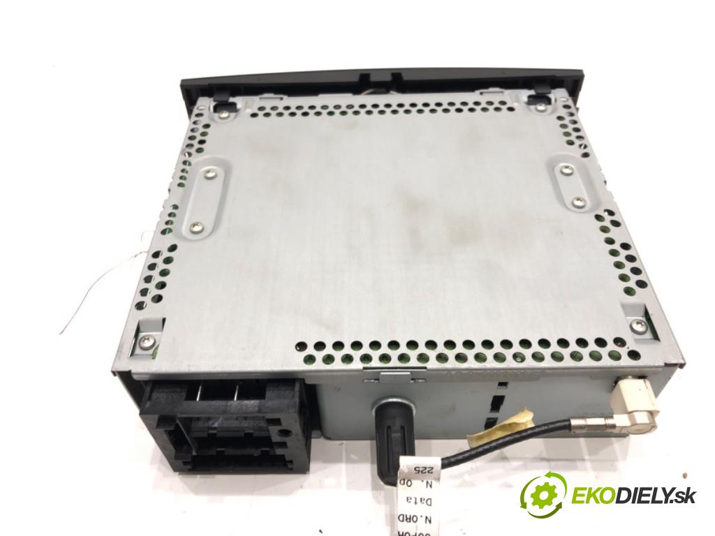 RENAULT CLIO III (BR0/1, CR0/1) 2005 - 2014    1.5 dCi 55 kW [75 KM] olej napędowy 2010 - 2014  RADIO 281150038R (Audio zariadenia)