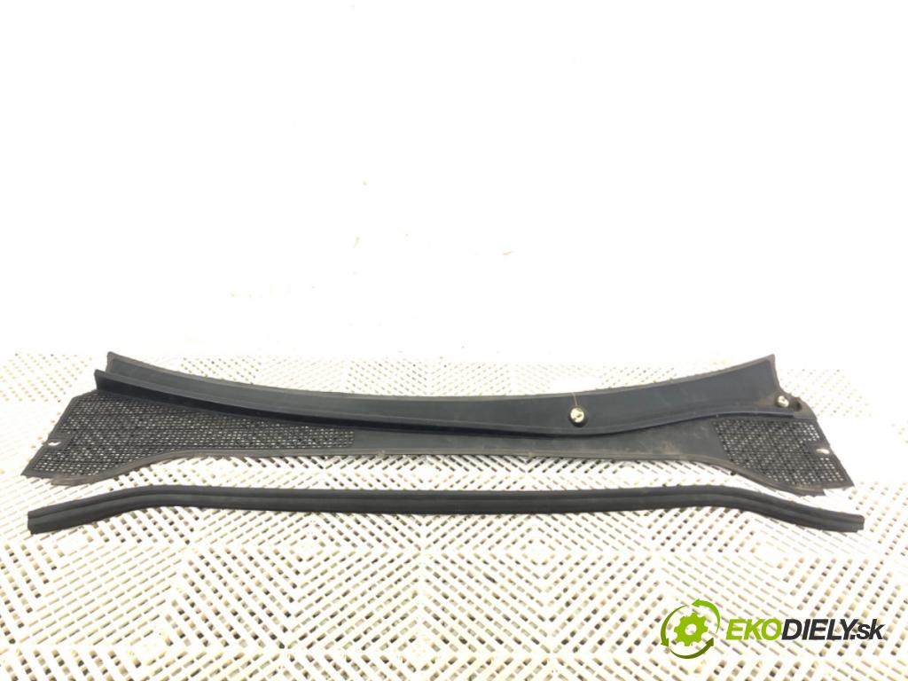 RENAULT CLIO III (BR0/1, CR0/1) 2005 - 2014    1.5 dCi 55 kW [75 KM] olej napędowy 2010 - 2014  Torpédo, plast pod čelné okno 8200290131 (Torpéda)