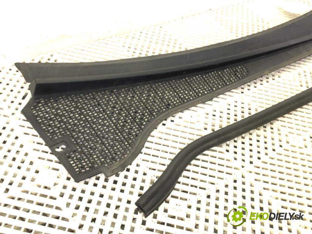 RENAULT CLIO III (BR0/1, CR0/1) 2005 - 2014    1.5 dCi 55 kW [75 KM] olej napędowy 2010 - 2014  Torpédo, plast pod čelné okno 8200290131 (Torpéda)