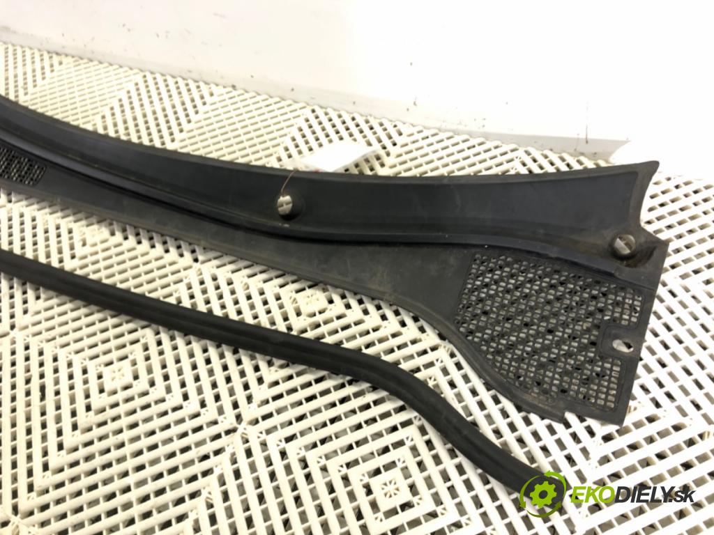 RENAULT CLIO III (BR0/1, CR0/1) 2005 - 2014    1.5 dCi 55 kW [75 KM] olej napędowy 2010 - 2014  Torpédo, plast pod čelné okno 8200290131 (Torpéda)