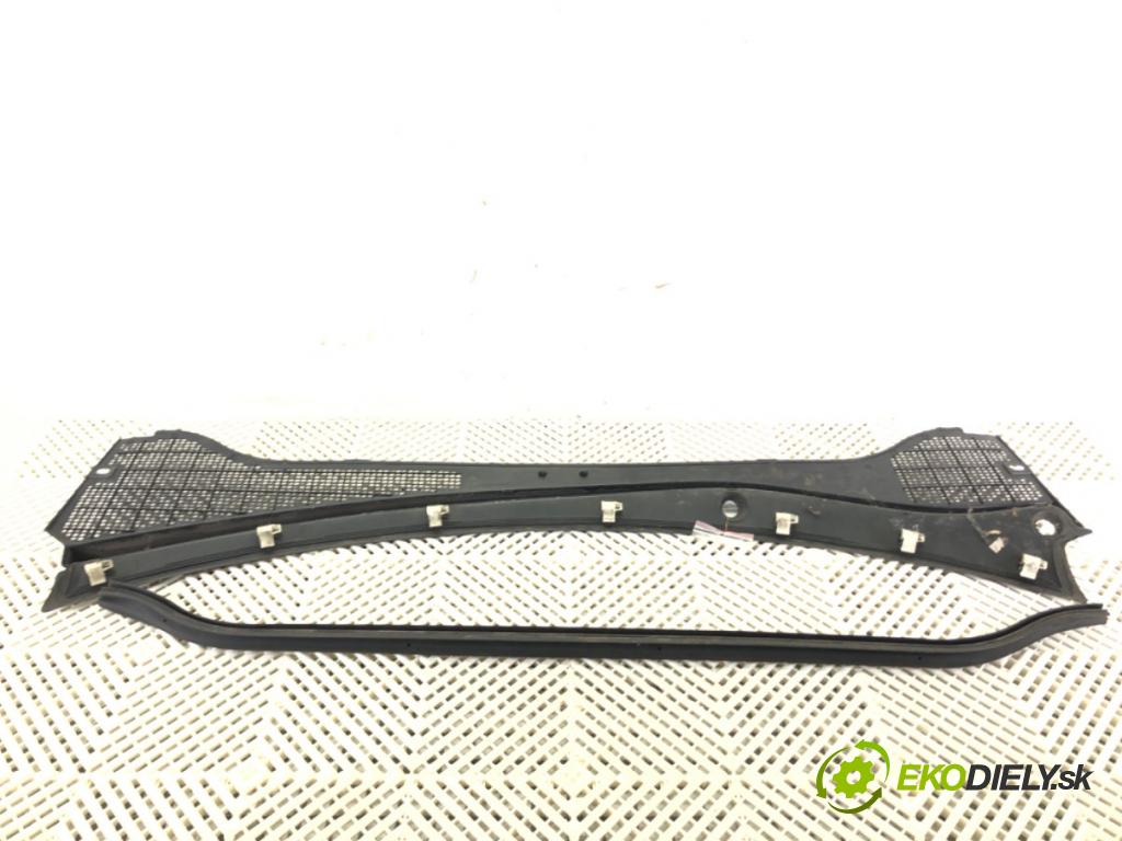 RENAULT CLIO III (BR0/1, CR0/1) 2005 - 2014    1.5 dCi 55 kW [75 KM] olej napędowy 2010 - 2014  Torpédo, plast pod čelné okno 8200290131 (Torpéda)