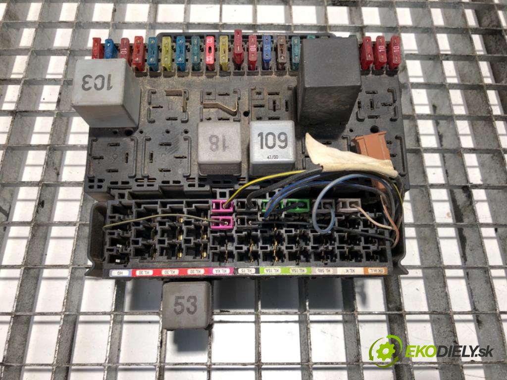 VW TRANSPORTER IV Skrzynia (70A, 70H, 7DA, 7DH) 1990 - 2003    2.5 TDI 75 kW [102 KM] olej napędowy 1995 - 2003  skříňka poistková  (Pojistkové skříňky)