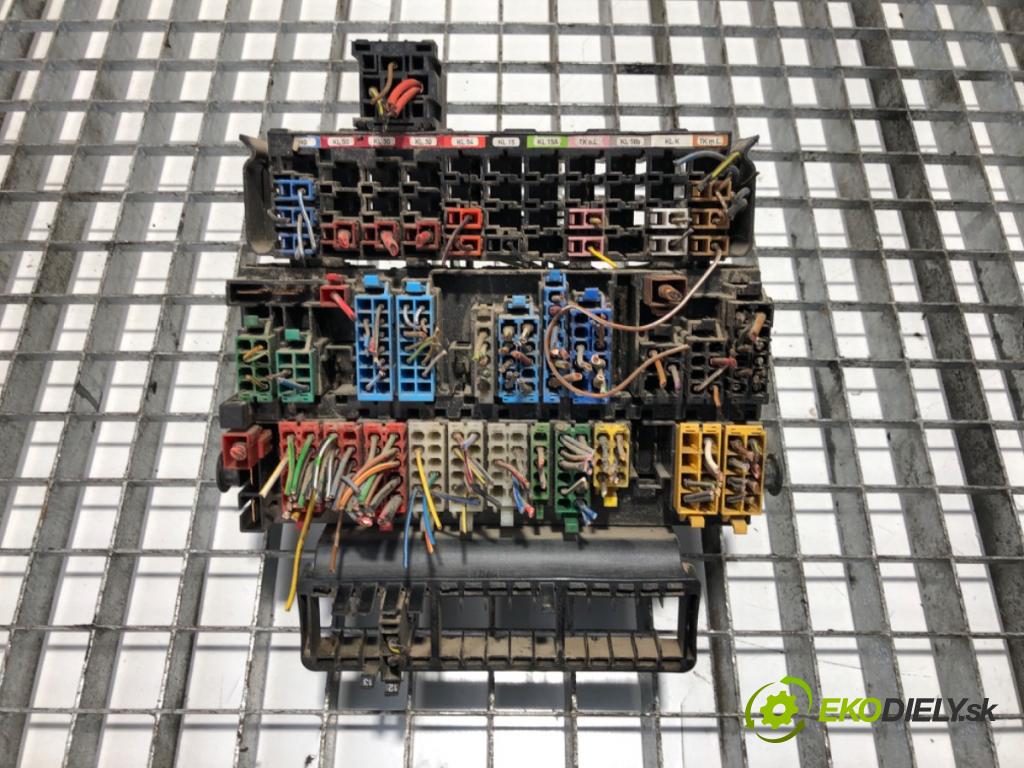 VW TRANSPORTER IV Skrzynia (70A, 70H, 7DA, 7DH) 1990 - 2003    2.5 TDI 75 kW [102 KM] olej napędowy 1995 - 2003  skříňka poistková  (Pojistkové skříňky)