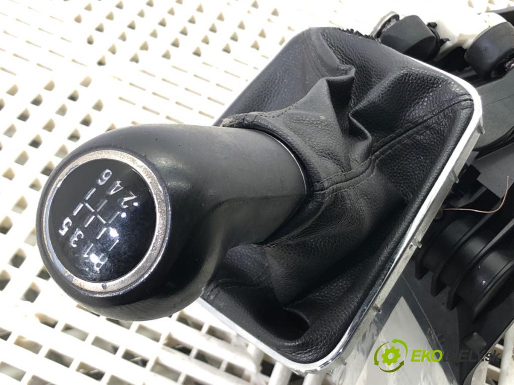 OPEL ZAFIRA B Nadwozie pełne/minivan (A05) 2005 - 2015    1.9 CDTI VAN (M75) 88 kW [120 KM] olej napędowy 2005 - 2015  Kulisa 55351959 (Rýchlostné páky / kulisy)