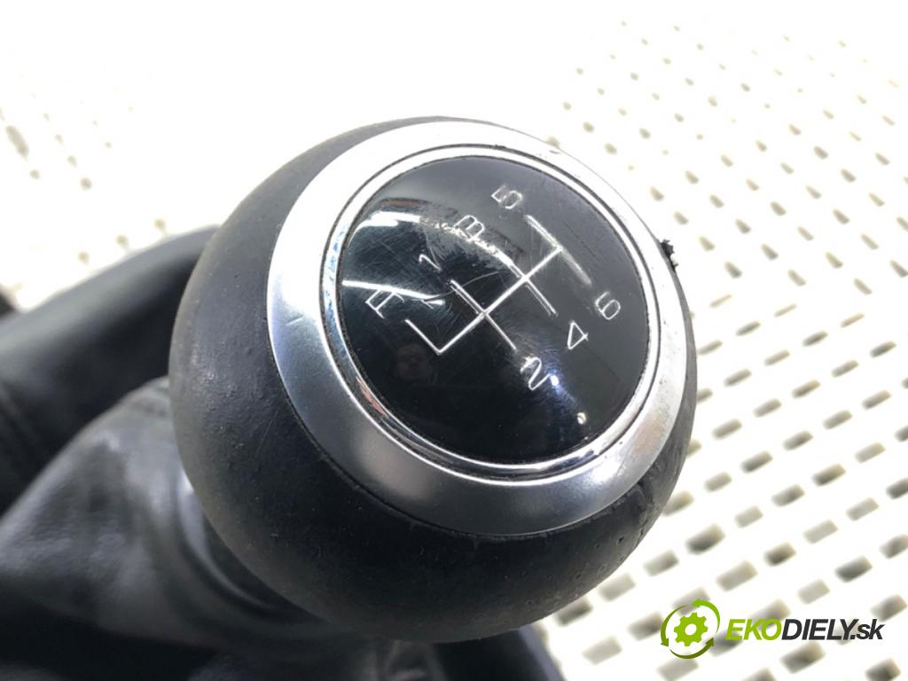 AUDI A5 (8T3) 2007 - 2017    3.0 TDI quattro 176 kW [240 KM] olej napędowy 2007 - 2012  Kulisa 8K0711025D (Rýchlostné páky / kulisy)