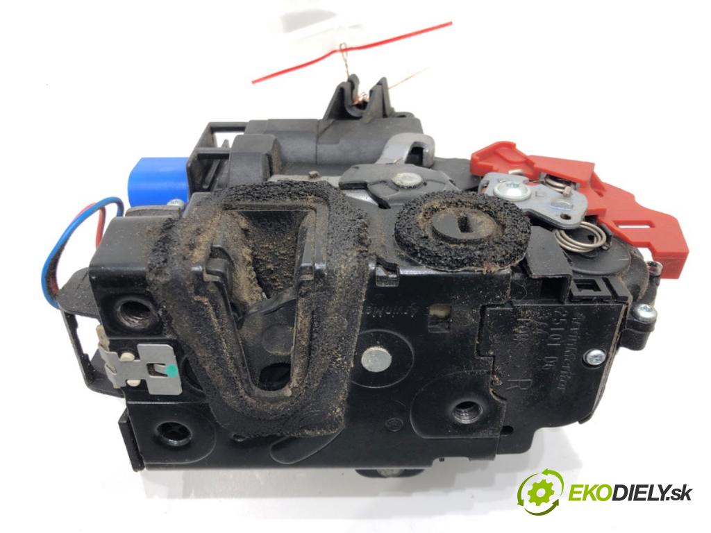 SKODA ROOMSTER (5J7) 2006 - 2015    1.2 51 kW [70 KM] benzyna 2007 - 2015  zámok dveře pravý zadní část 5J7839016A