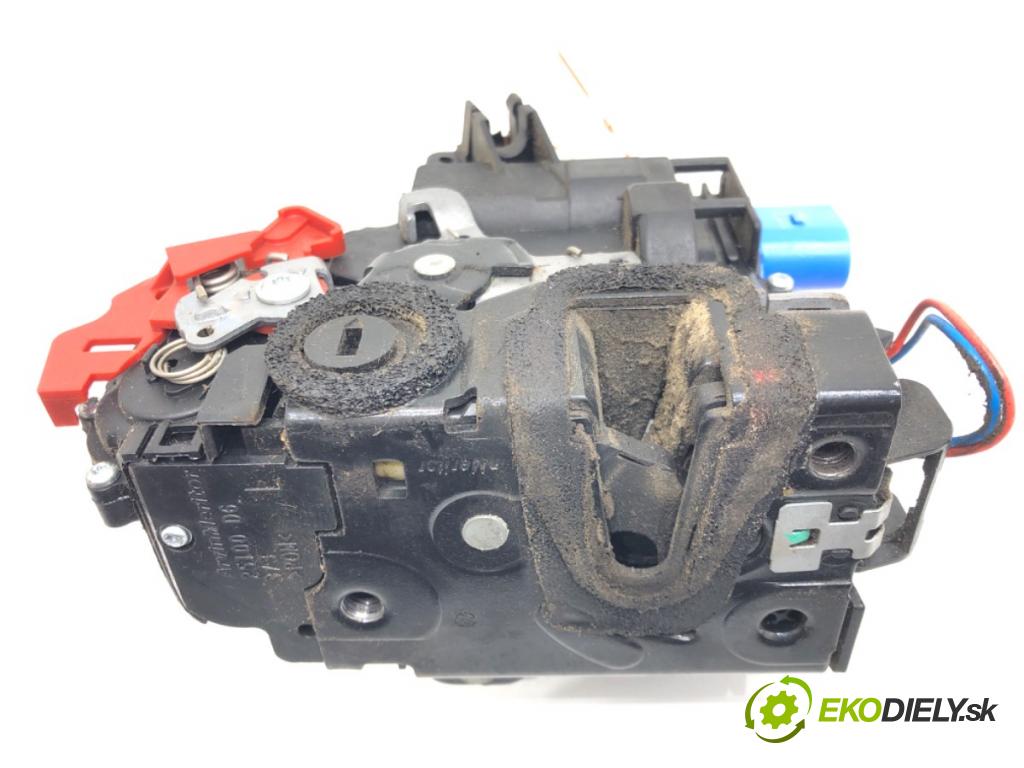 SKODA ROOMSTER (5J7) 2006 - 2015    1.2 51 kW [70 KM] benzyna 2007 - 2015  zámok dveře levý zadní část 5J7839015A