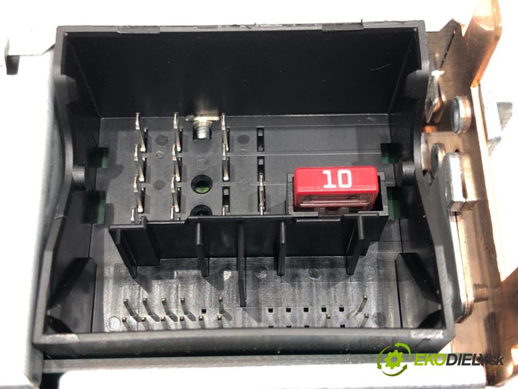 SKODA ROOMSTER (5J7) 2006 - 2015    1.2 51 kW [70 KM] benzyna 2007 - 2015  RADIO 5J0035161A (Audio zariadenia)