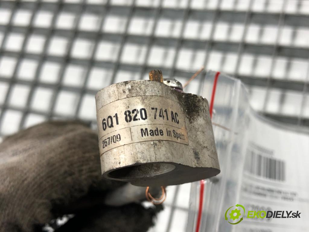 SKODA ROOMSTER (5J7) 2006 - 2015    1.2 51 kW [70 KM] benzyna 2007 - 2015  rúrka klimatizácie 6Q1820741AC (Rúrky klimatizácie)