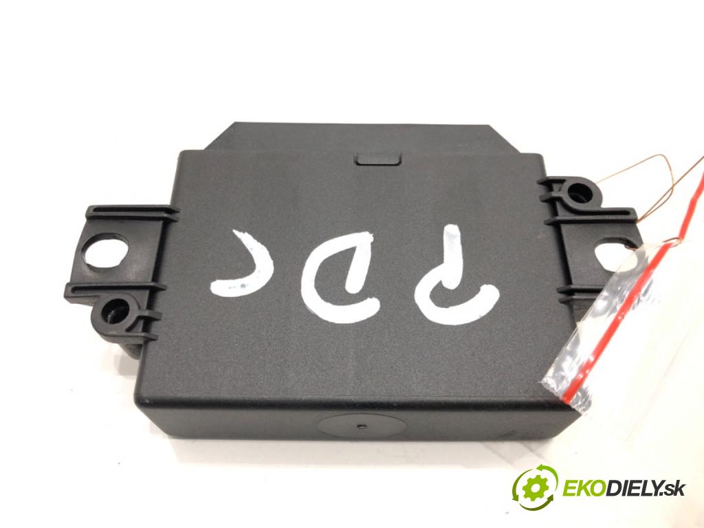 SKODA ROOMSTER (5J7) 2006 - 2015    1.2 51 kW [70 KM] benzyna 2007 - 2015  Modul PDC 5J0919283A (Ostatné)