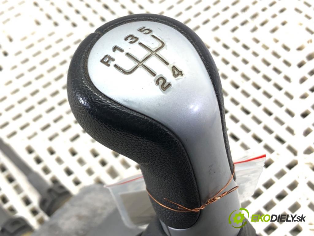 SKODA ROOMSTER (5J7) 2006 - 2015    1.2 51 kW [70 KM] benzyna 2007 - 2015  Kulisa 6Q0711061E (Rýchlostné páky / kulisy)