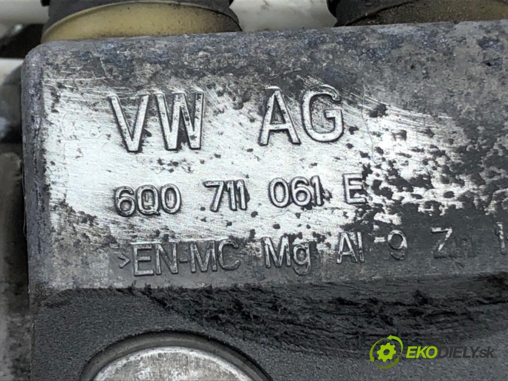 SKODA ROOMSTER (5J7) 2006 - 2015    1.2 51 kW [70 KM] benzyna 2007 - 2015  Kulisa 6Q0711061E (Rýchlostné páky / kulisy)