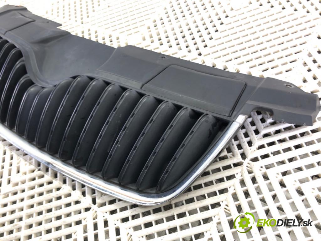 SKODA ROOMSTER (5J7) 2006 - 2015    1.2 51 kW [70 KM] benzyna 2007 - 2015  mřížka maska 5J0853668A (Mřížky (masky) chladičů)