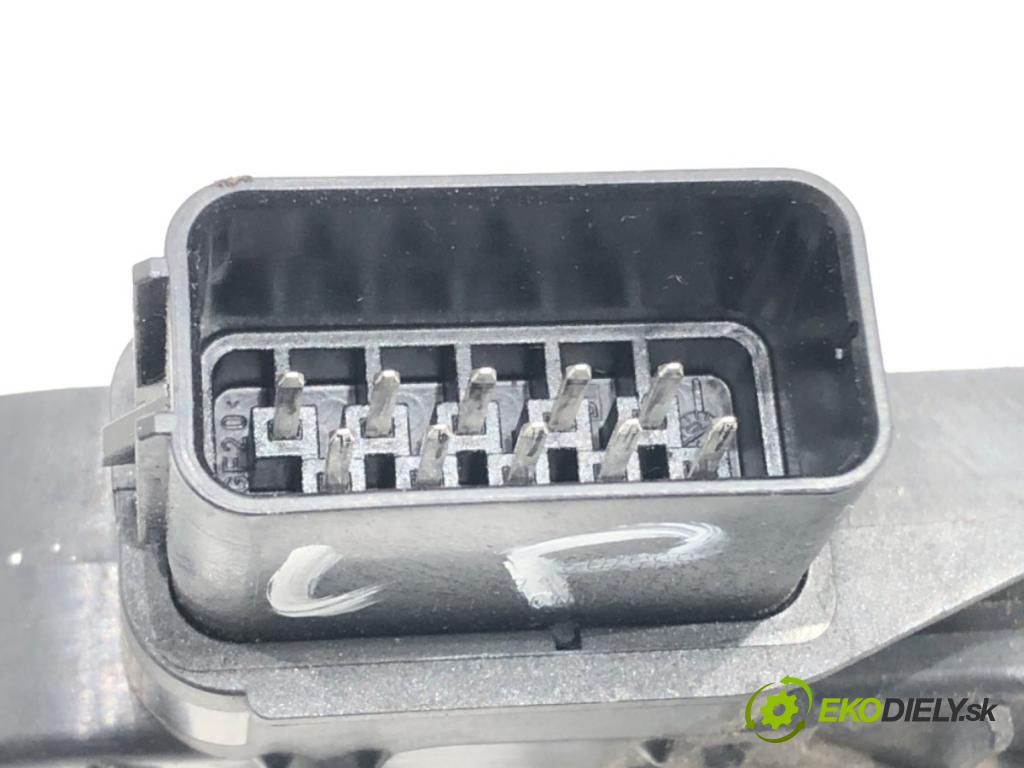 VOLVO V50 (545) 2003 - 2012    2.4 125 kW [170 KM] benzyna 2004 - 2010  zámok dveře levý přední část 30663974