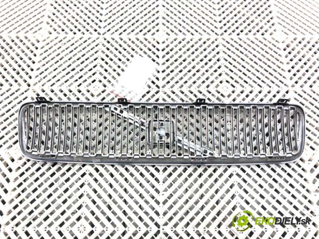 VOLVO V50 (545) 2003 - 2012    2.4 125 kW [170 KM] benzyna 2004 - 2010  mřížka maska 08678556 (Mřížky (masky) chladičů)