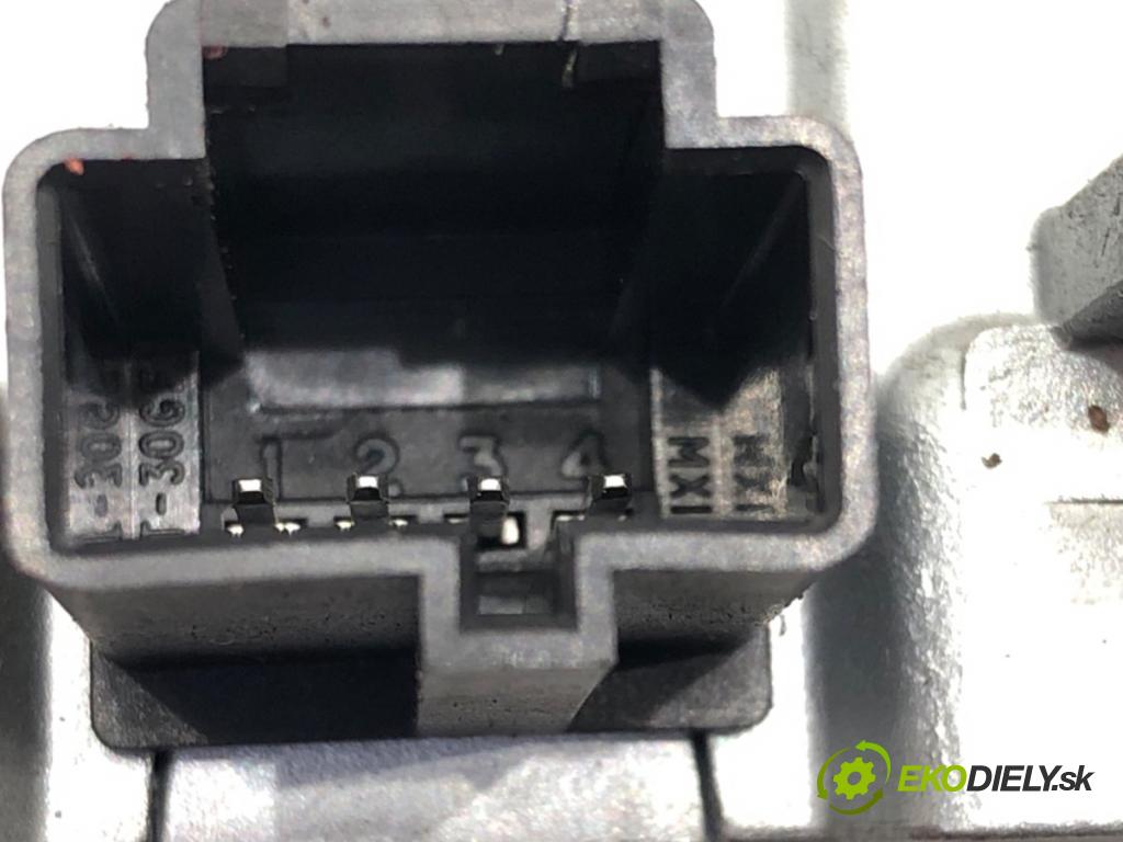 VOLVO V50 (545) 2003 - 2012    2.4 125 kW [170 KM] benzyna 2004 - 2010  blokáda volantu 30680132 (Ostatné)