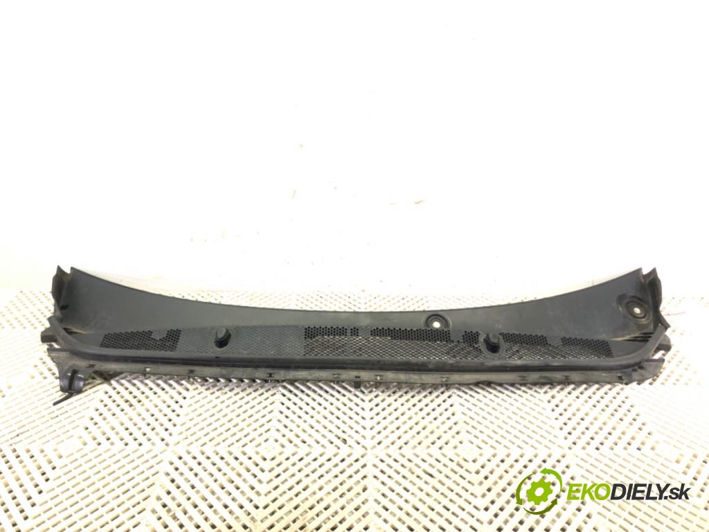 PEUGEOT 308 SW II (LC_, LJ_, LR_, LX_, L4_) 2014 - 2021    2.0 BlueHDi 150 110 kW [150 KM] olej napędowy 2014 - 2021  Torpédo, plast pod čelné okno 98008282XT (Torpéda)