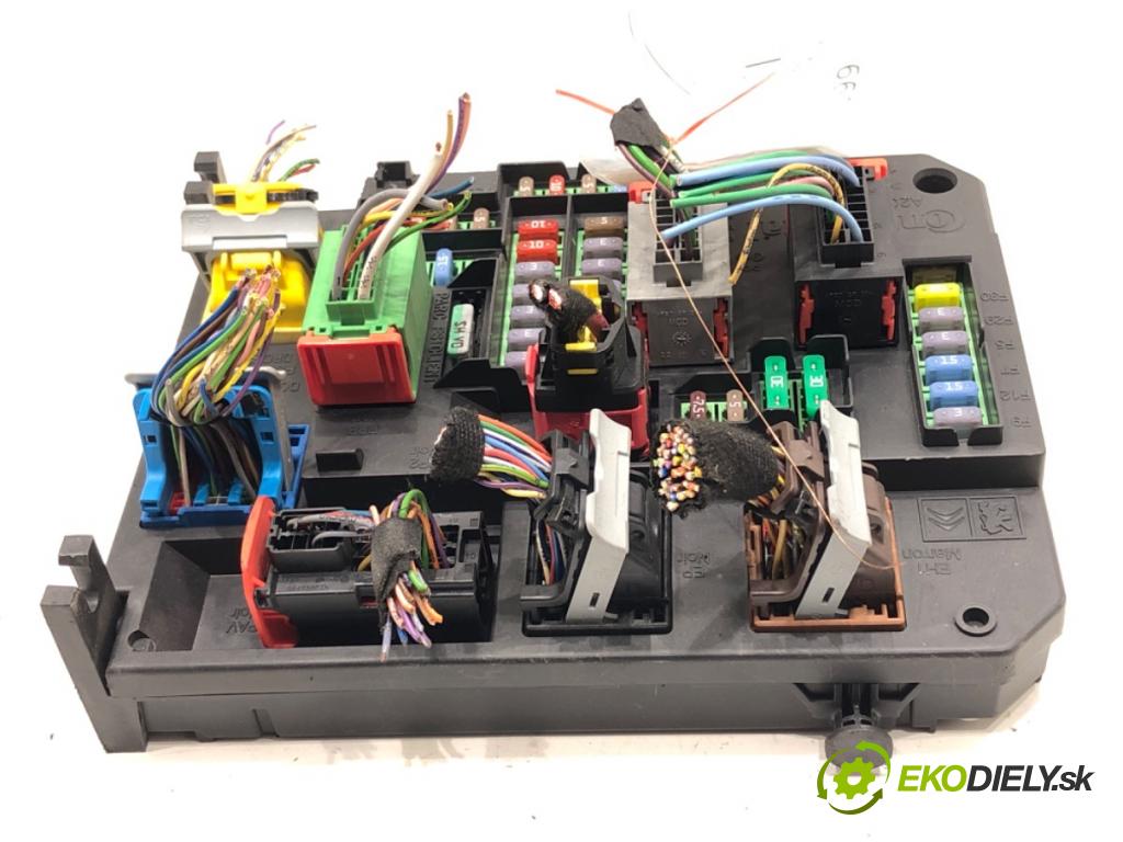 PEUGEOT 308 SW II (LC_, LJ_, LR_, LX_, L4_) 2014 - 2021    2.0 BlueHDi 150 110 kW [150 KM] olej napędowy 2014 - 2021  modul BSI 9806687880 (Pojistkové skříňky)