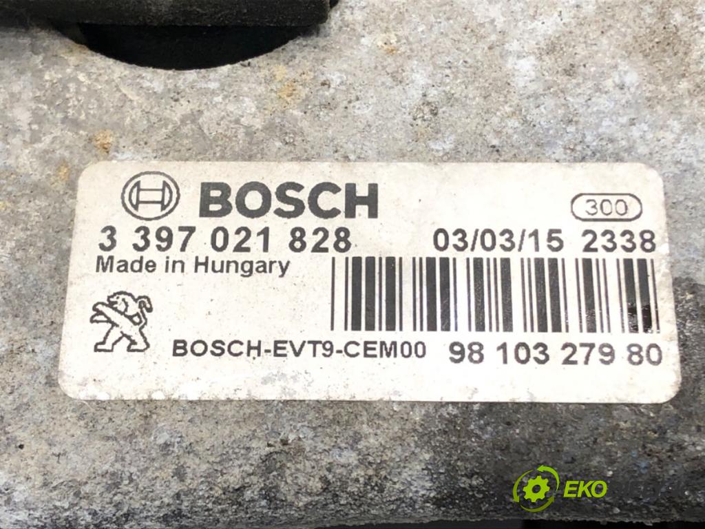 PEUGEOT 308 SW II (LC_, LJ_, LR_, LX_, L4_) 2014 - 2021    2.0 BlueHDi 150 110 kW [150 KM] olej napędowy 2014 - 2021  Mechanizmus stieračov predný 9810327980 (Motorčeky stieračov predné)